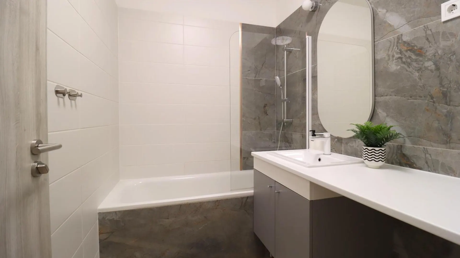 布达佩斯Kazinczy 2Bdr With Ac, Smart Tv公寓 0*, 布达佩斯 匈牙利
