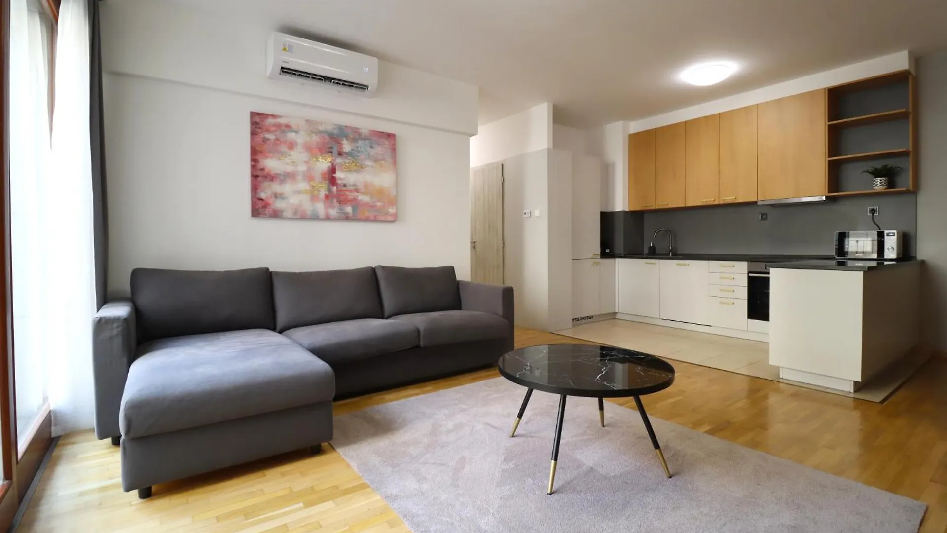 דירות בודפשט Kazinczy 2Bdr With Ac, Smart Tv