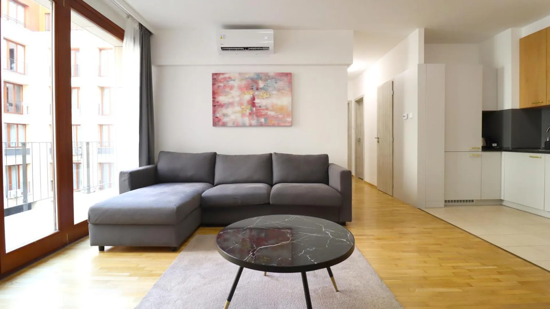 דירות בודפשט Kazinczy 2Bdr With Ac, Smart Tv